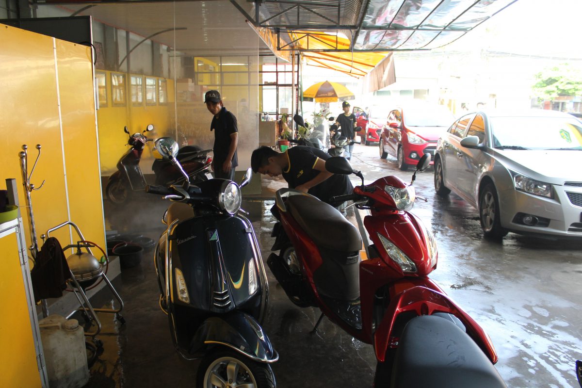 Kinh doanh mô hình rửa xe tự động đang trở thành một xu hướng phát triển mạnh mẽ tại Việt Nam. Với nền kinh tế đang phát triển và tăng trưởng đáng kể, việc đầu tư vào ngành công nghiệp rửa xe tự động đem lại nhiều cơ hội và tiềm năng sinh lời. Trong bài viết này, chúng ta sẽ tìm hiểu vì sao nên đầu tư kinh doanh mô hình rửa xe tự động tại Việt Nam.
